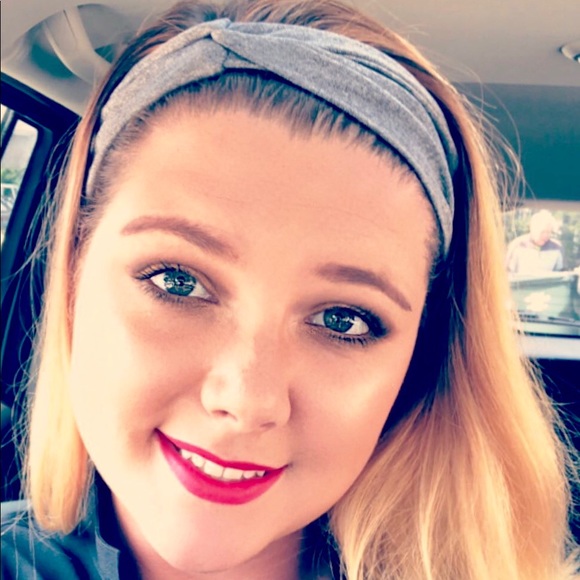 Meet your Posher, Amber - Picture 8 of 8